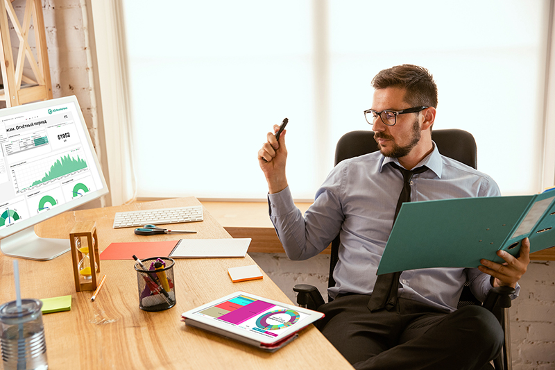 800-deals-young-businessman-working-office-getting-new-work-place-young-male-office-worker-while-managing-after-promotion-edit-1800-3.jpg 800-deals-young-businessman-working-office-getting-new-work-place-young-male-office-worker-while-managing-after-promotion-edit-1800-3.jpg